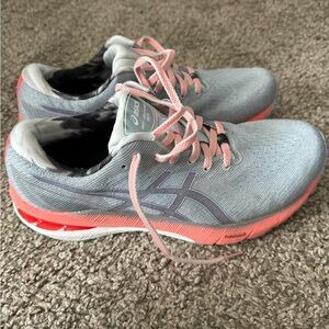 Asics GT-2000 Athletic Running Shoes 
Women's Size 9

Good used condition